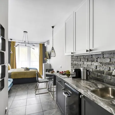 Апартаменты Krzemieniecka, Metro Slodowiec, Heating, Free Parking By Cosmo Spirit *